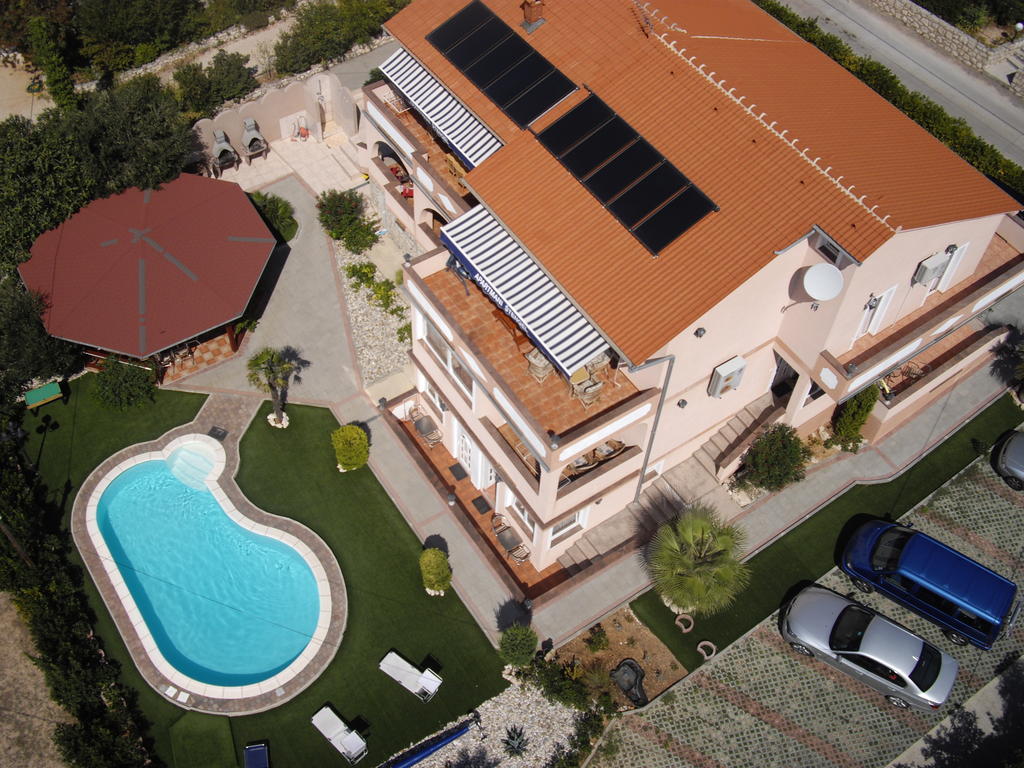 Barbat na Rabu Apartments Stengl מראה חיצוני תמונה