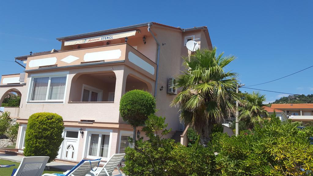 Barbat na Rabu Apartments Stengl מראה חיצוני תמונה