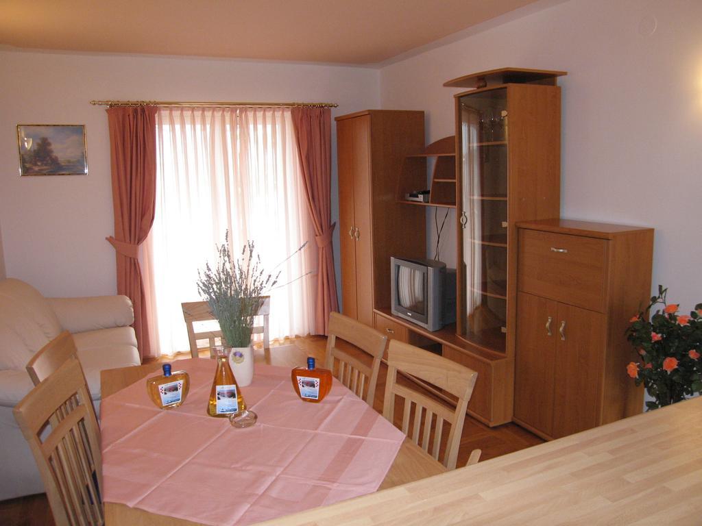Barbat na Rabu Apartments Stengl מראה חיצוני תמונה